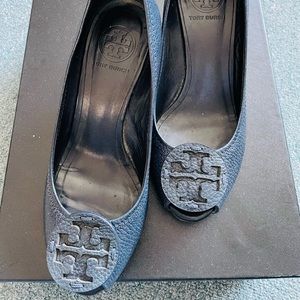 Comfortable leather shoes